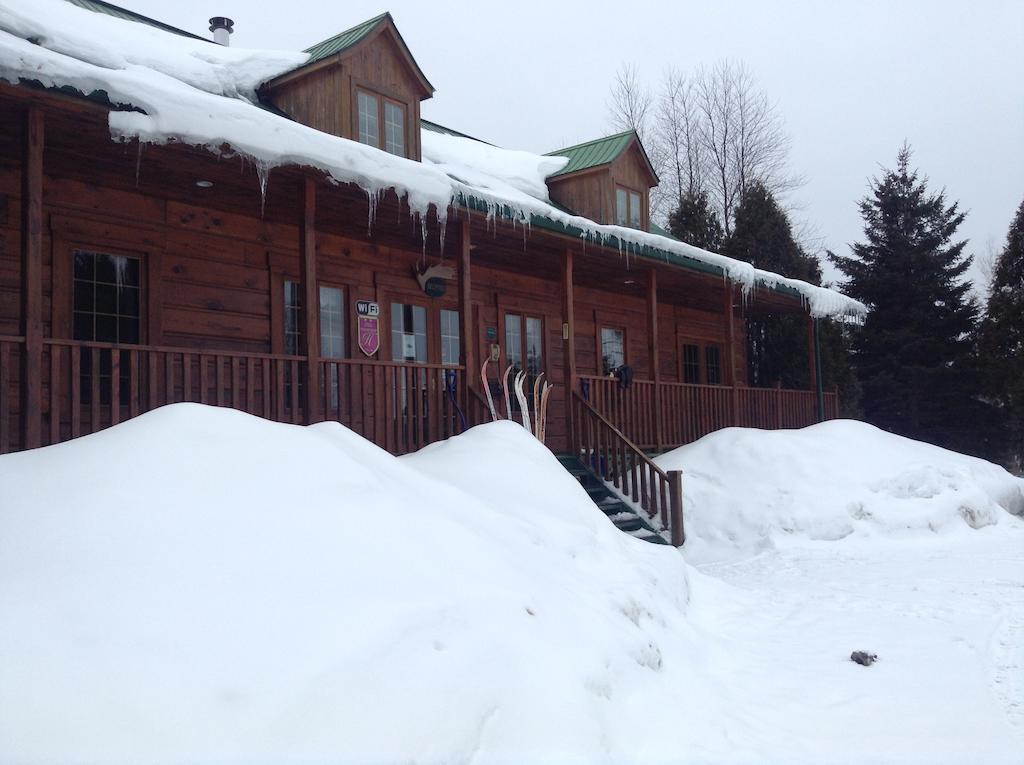 Hôtel Aux Berges du St-Maurice à Saint-Jean-des Piles Extérieur photo