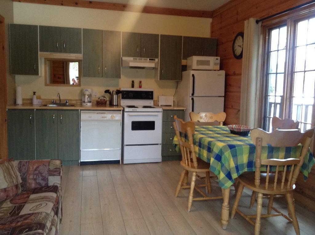 Hôtel Aux Berges du St-Maurice à Saint-Jean-des Piles Chambre photo